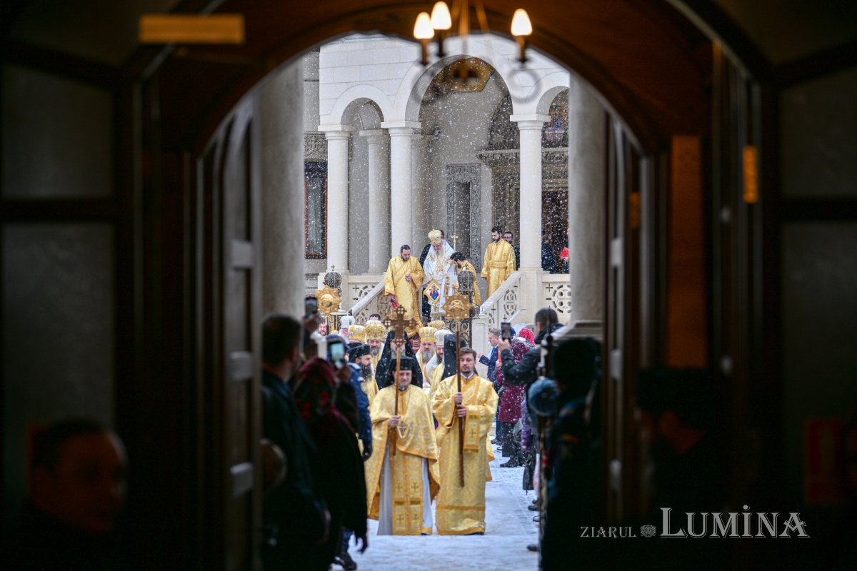Sfânta Liturghie și hirotonie întru arhiereu la București 323933