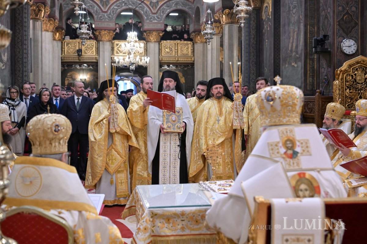 Sfânta Liturghie și hirotonie întru arhiereu la București 323939