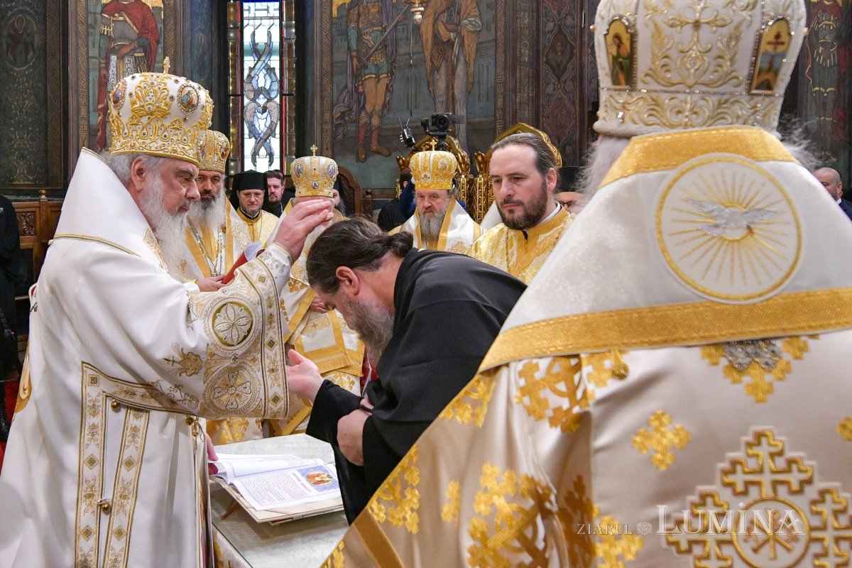 Sfânta Liturghie și hirotonie întru arhiereu la București 323943
