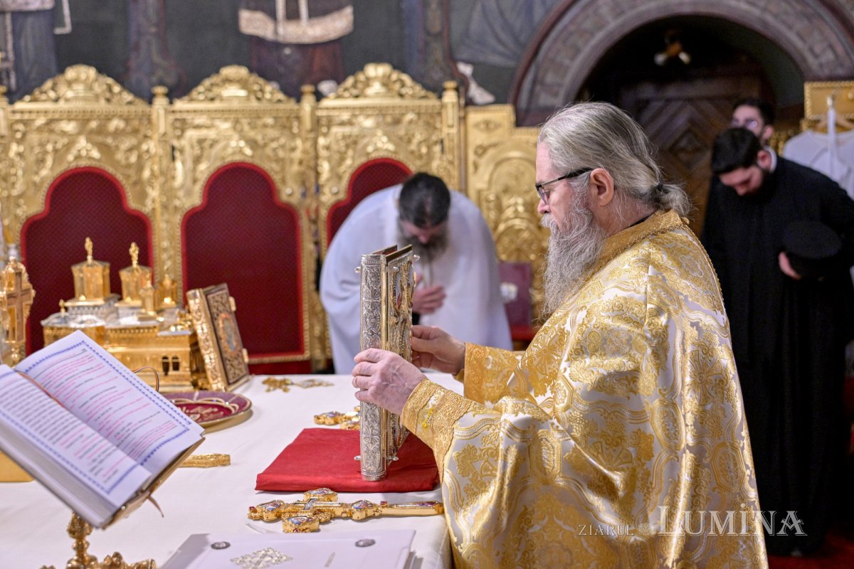 Sfânta Liturghie și hirotonie întru arhiereu la București 323948