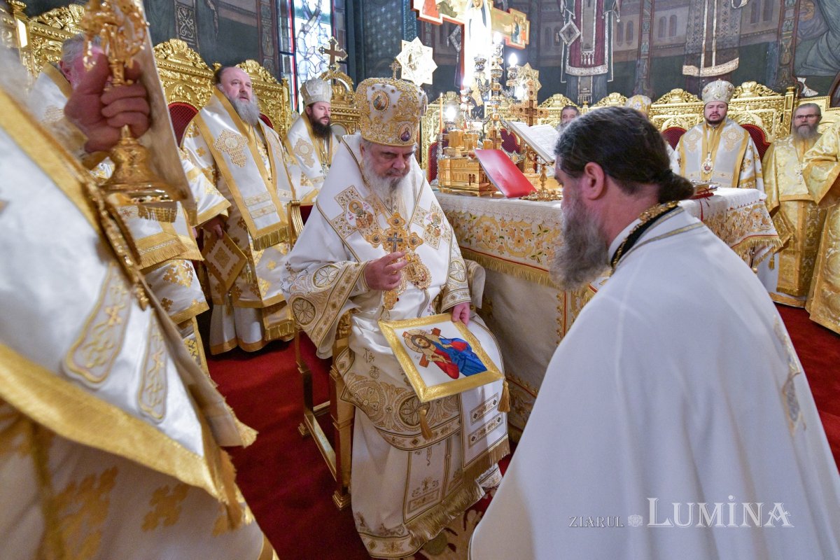 Sfânta Liturghie și hirotonie întru arhiereu la București 323960