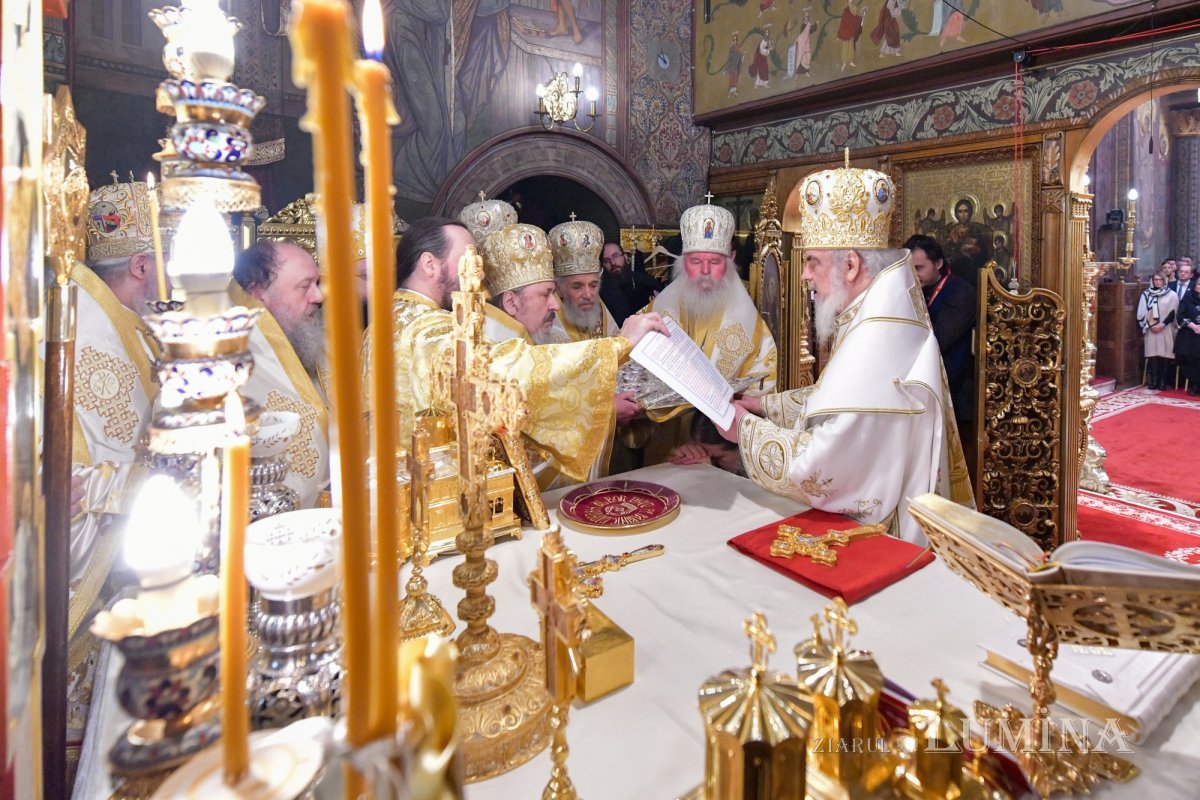 Sfânta Liturghie și hirotonie întru arhiereu la București 323961