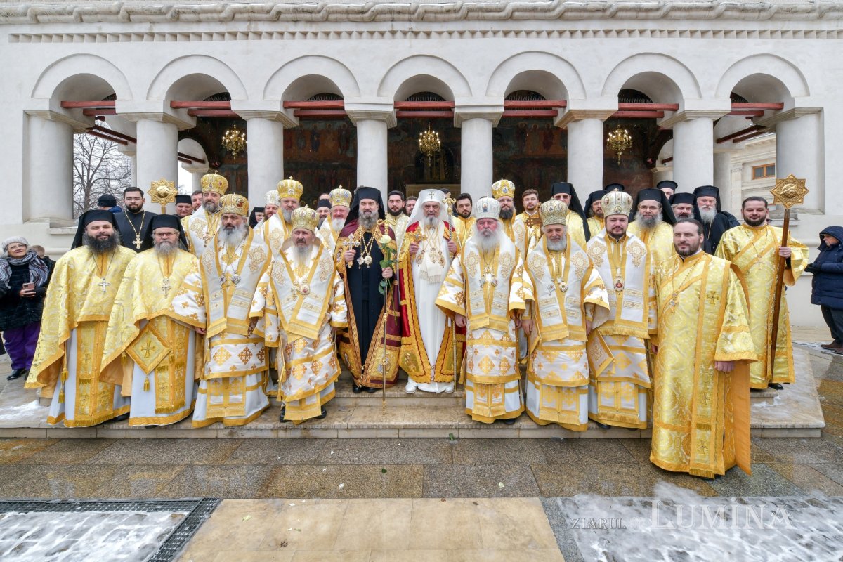 Sfânta Liturghie și hirotonie întru arhiereu la București 323984