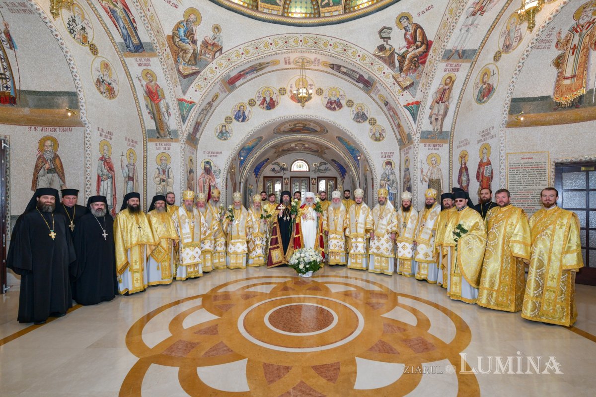 Sfânta Liturghie și hirotonie întru arhiereu la București 323992