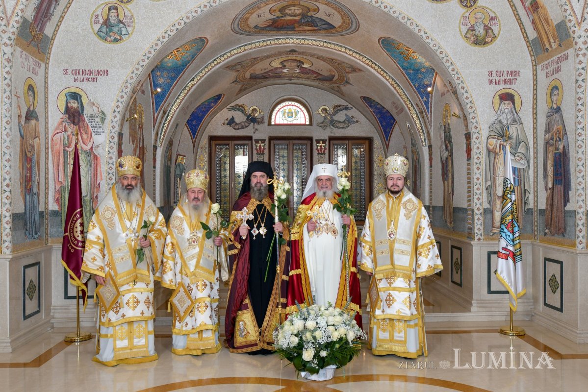 Sfânta Liturghie și hirotonie întru arhiereu la București 323993