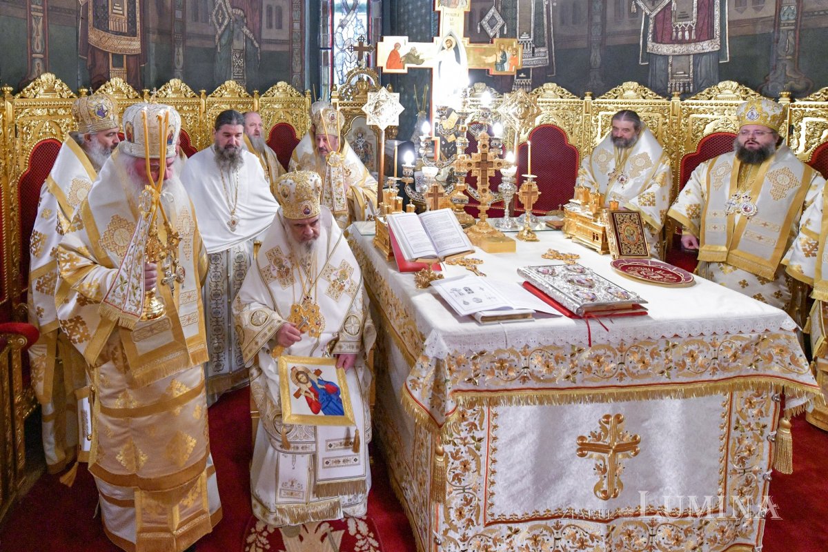 Sfânta Liturghie și hirotonie întru arhiereu la București 323999