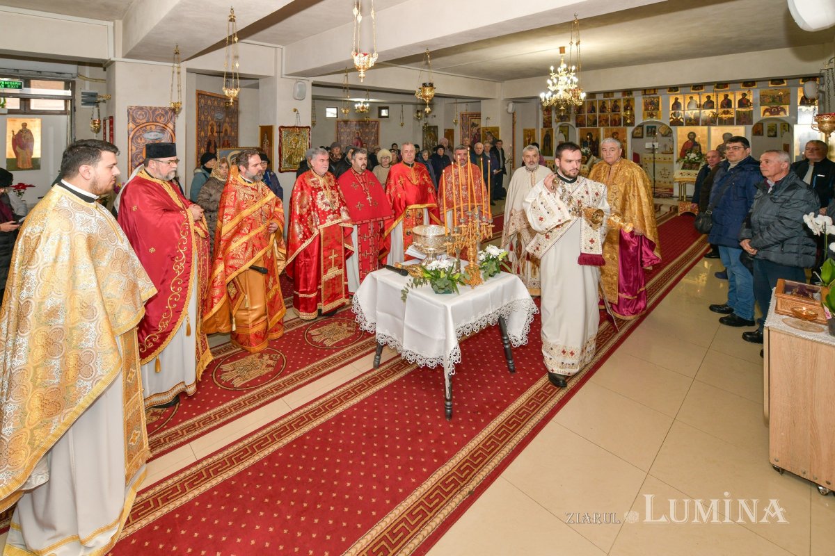 Sfințire de raclă la hramul Parohiei Bărbătescu Vechi din București 324051