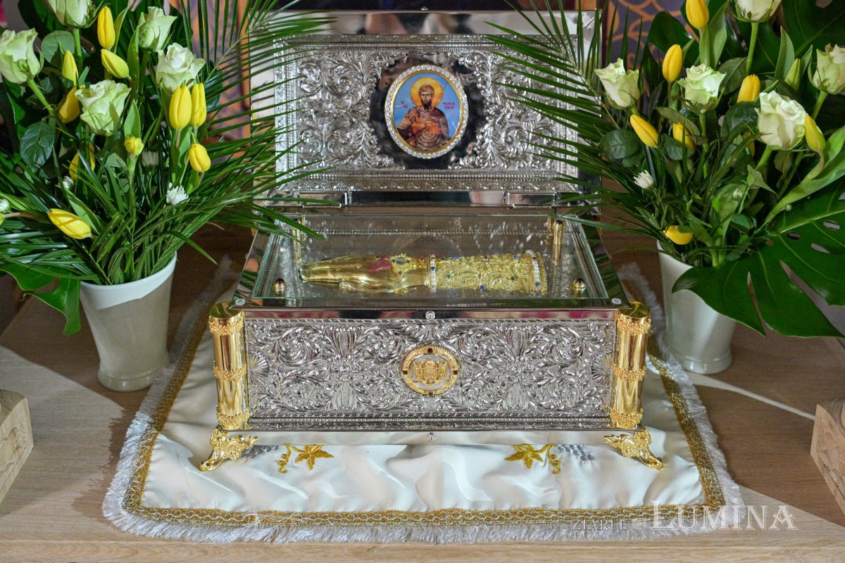 Sfințire de raclă la hramul Parohiei Bărbătescu Vechi din București 324052