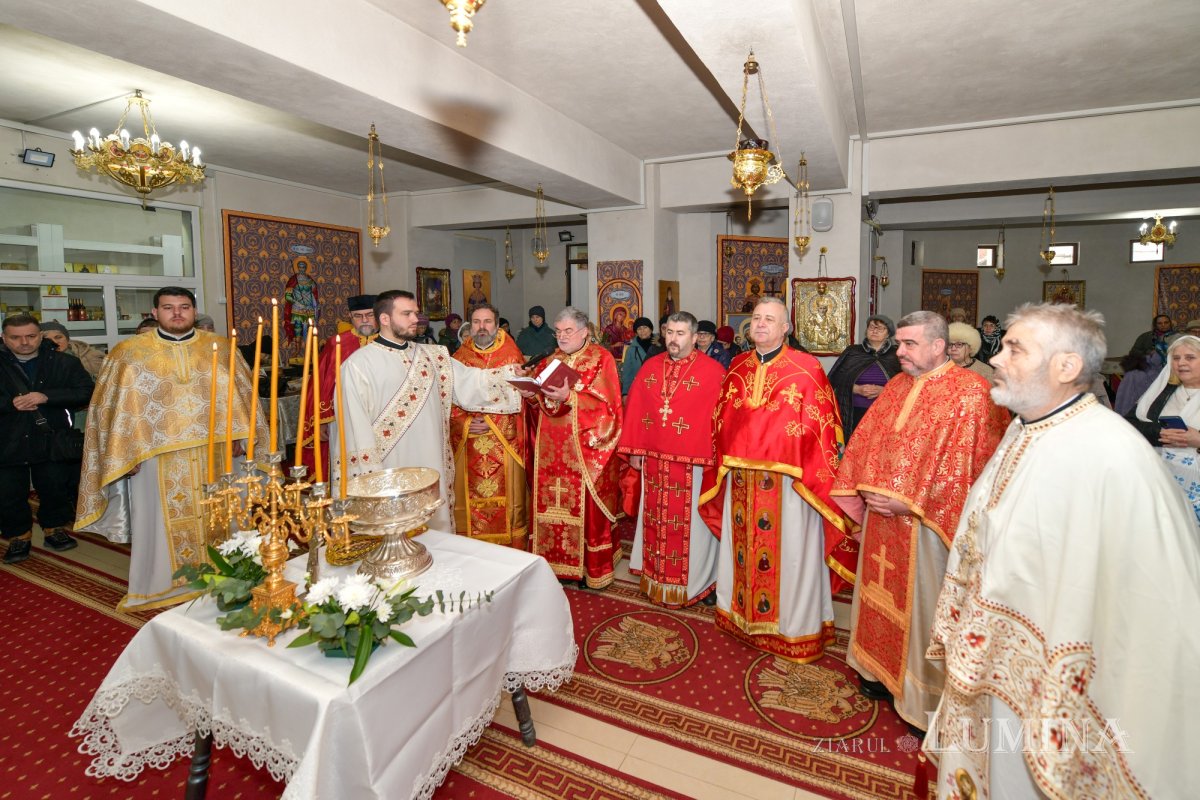 Sfințire de raclă la hramul Parohiei Bărbătescu Vechi din București 324057