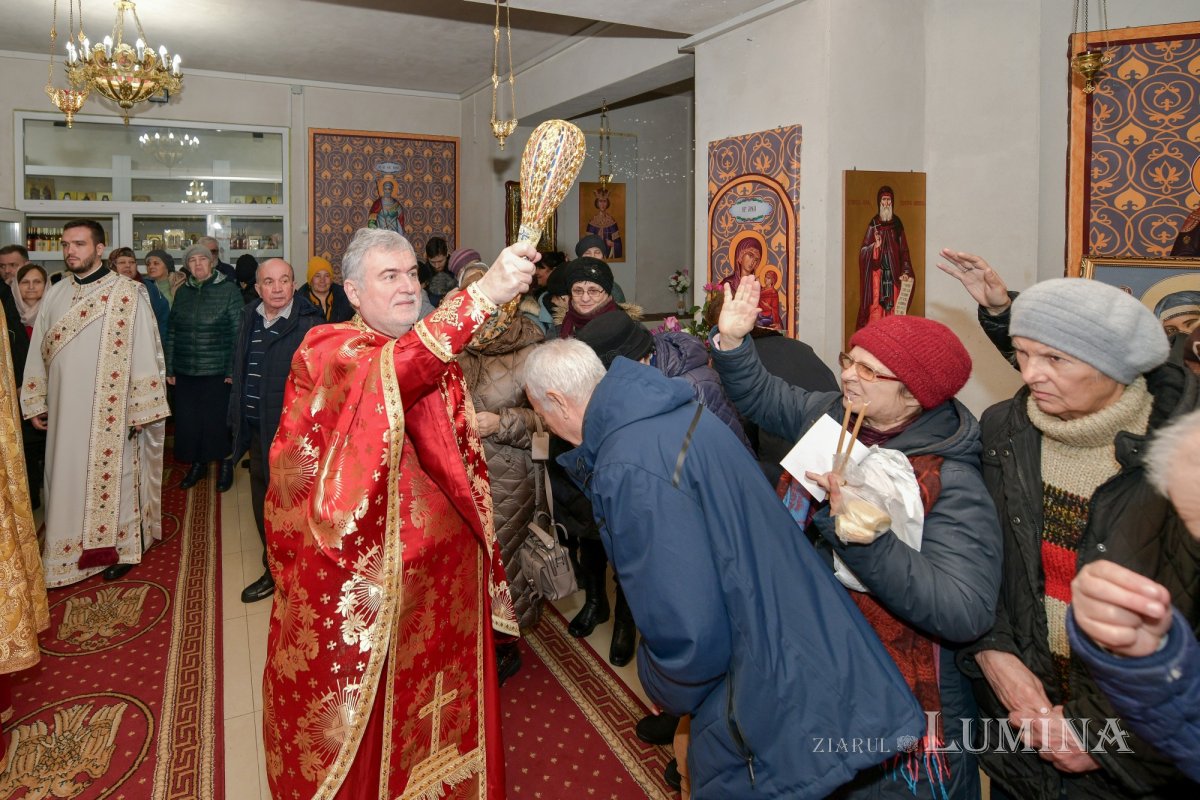 Sfințire de raclă la hramul Parohiei Bărbătescu Vechi din București 324065