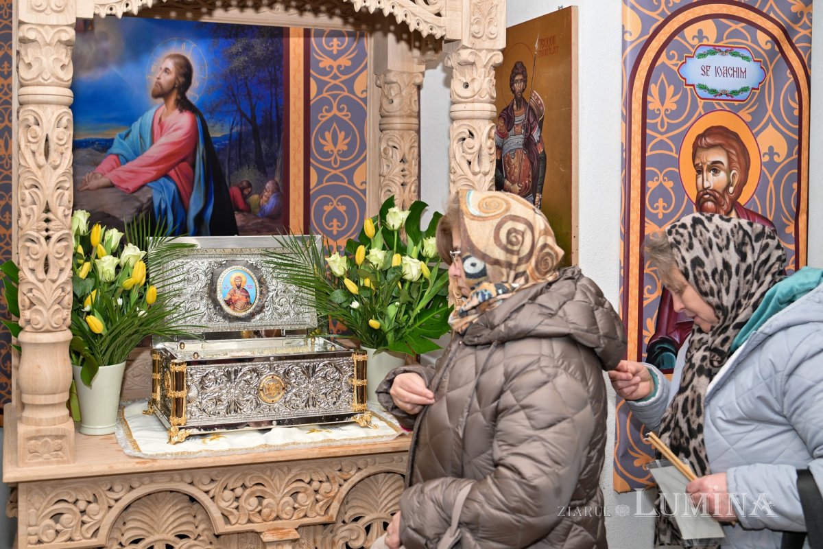 Sfințire de raclă la hramul Parohiei Bărbătescu Vechi din București 324067