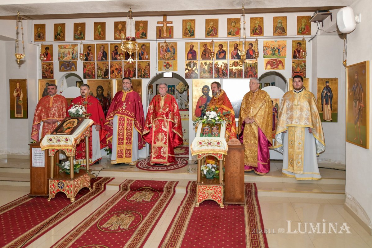 Sfințire de raclă la hramul Parohiei Bărbătescu Vechi din București 324071