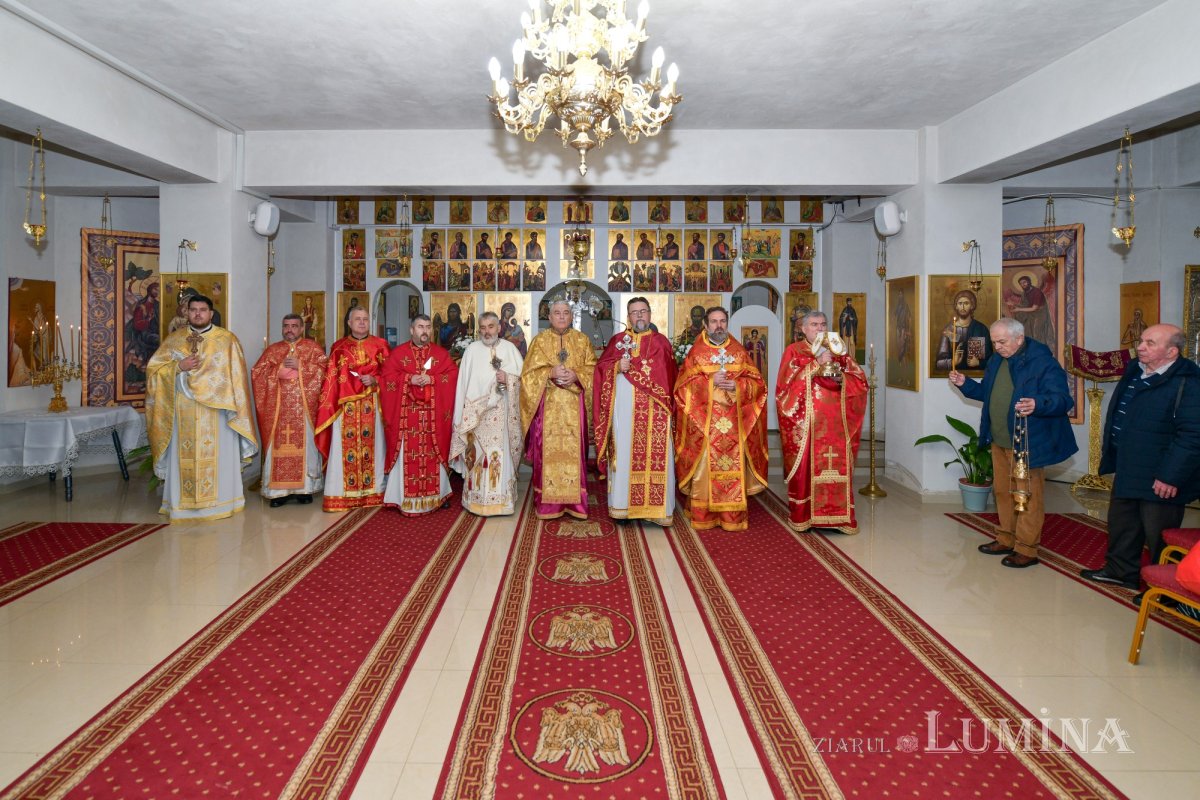 Sfințire de raclă la hramul Parohiei Bărbătescu Vechi din București 324073