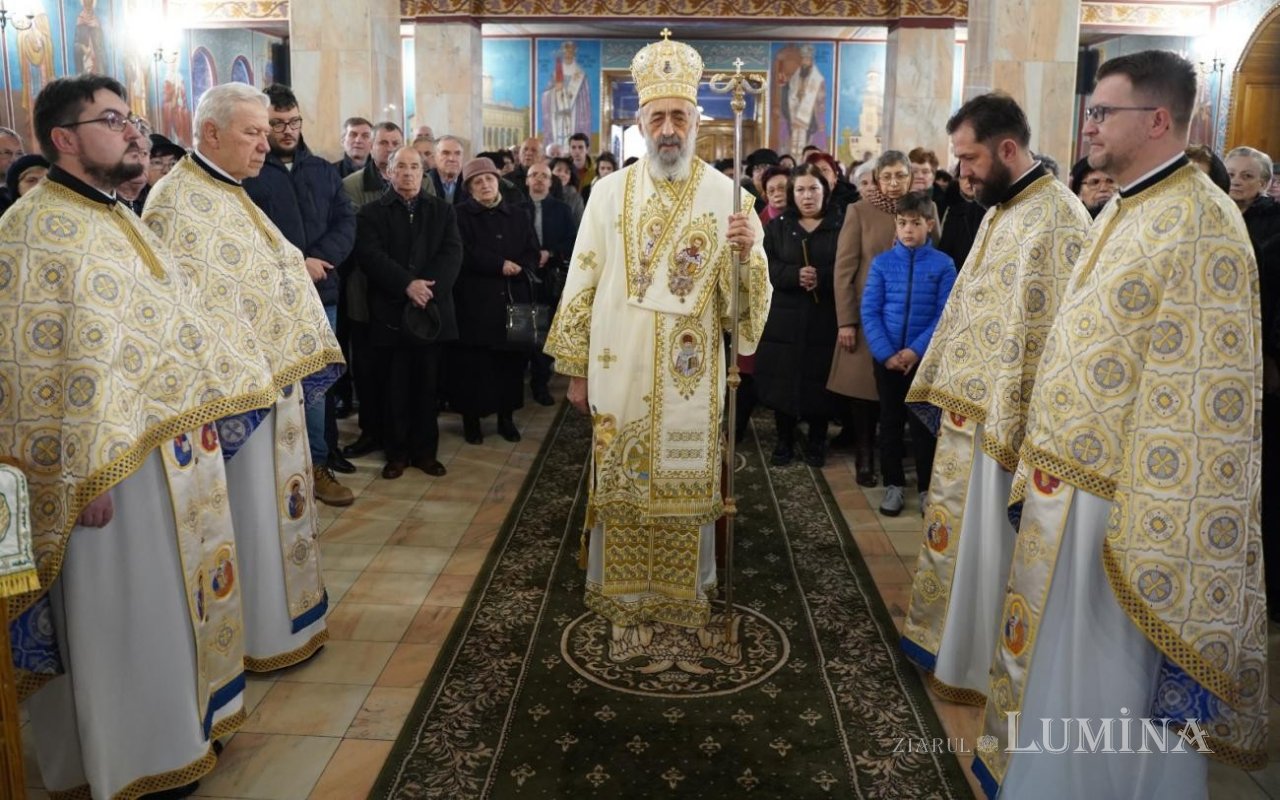 Slujire arhierească la Biserica „Sfinții Trei Ierarhi” din Târgu Mureș 324558
