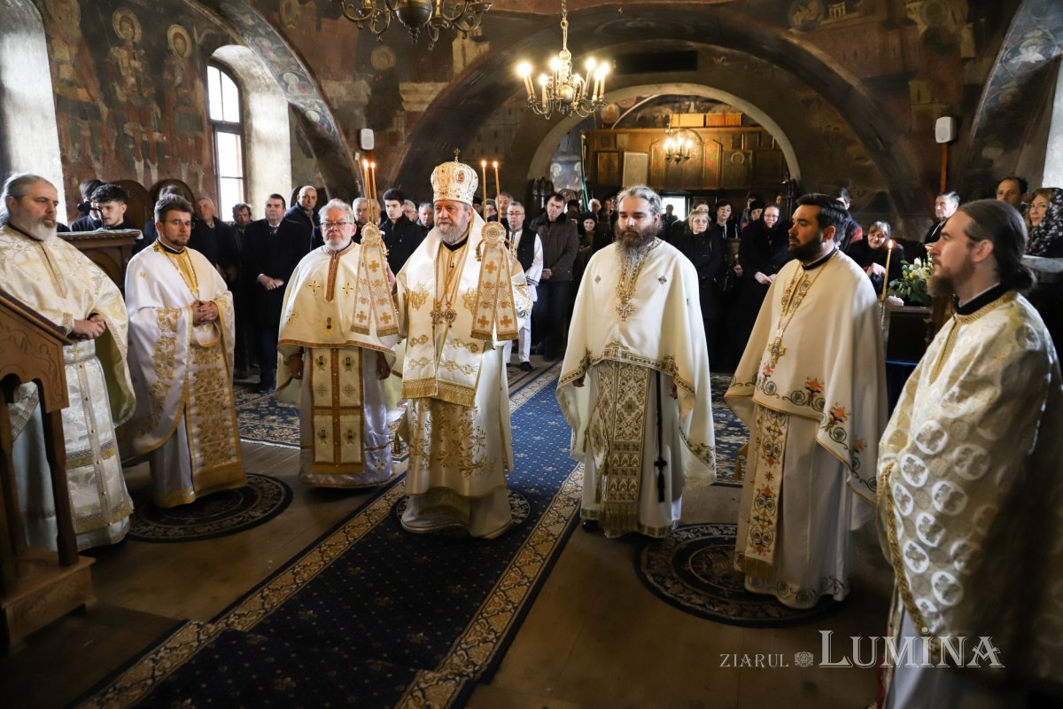 Liturghie arhierească în Biserica „Sfânta Treime” din Sibiel, judeţul Sibiu 324982