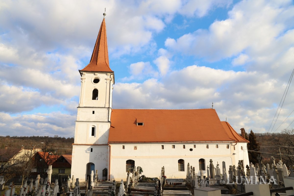 Liturghie arhierească în Biserica „Sfânta Treime” din Sibiel, judeţul Sibiu 324983