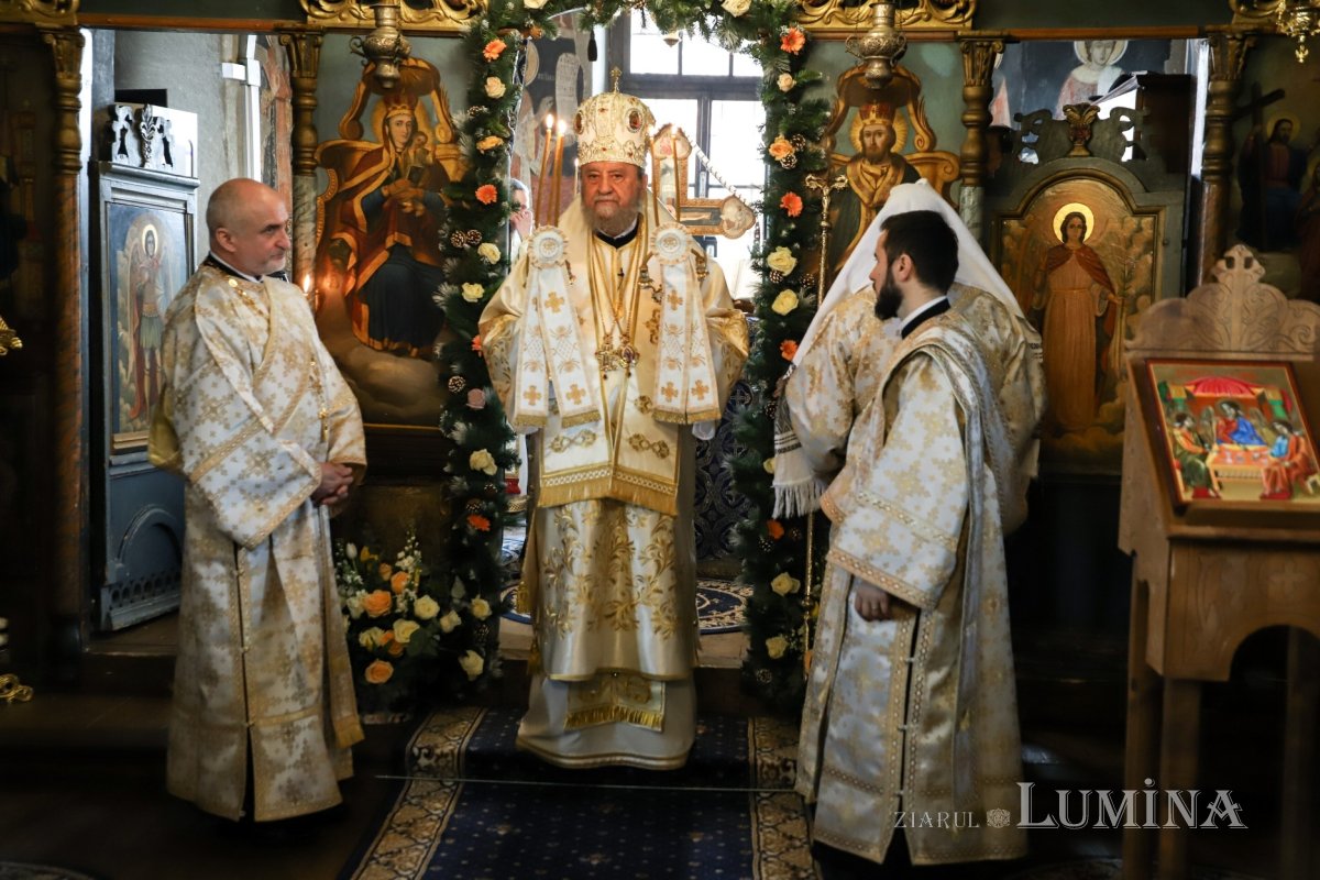 Liturghie arhierească în Biserica „Sfânta Treime” din Sibiel, judeţul Sibiu 324986