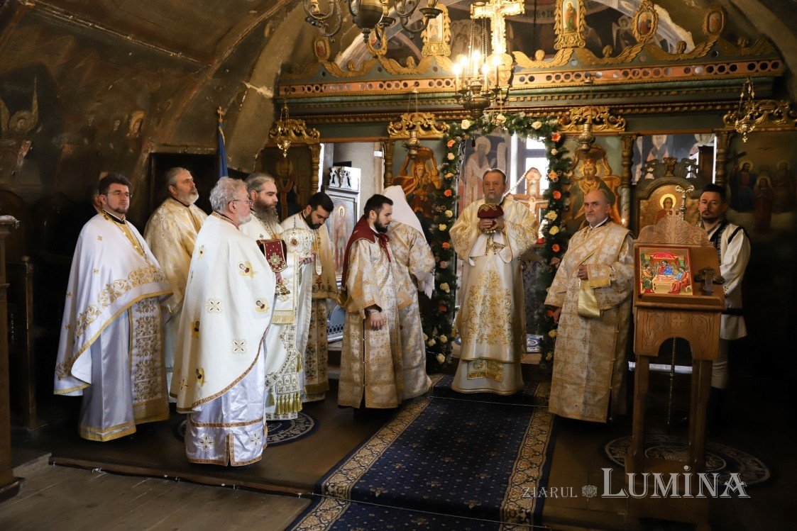 Liturghie arhierească în Biserica „Sfânta Treime” din Sibiel, judeţul Sibiu 324989
