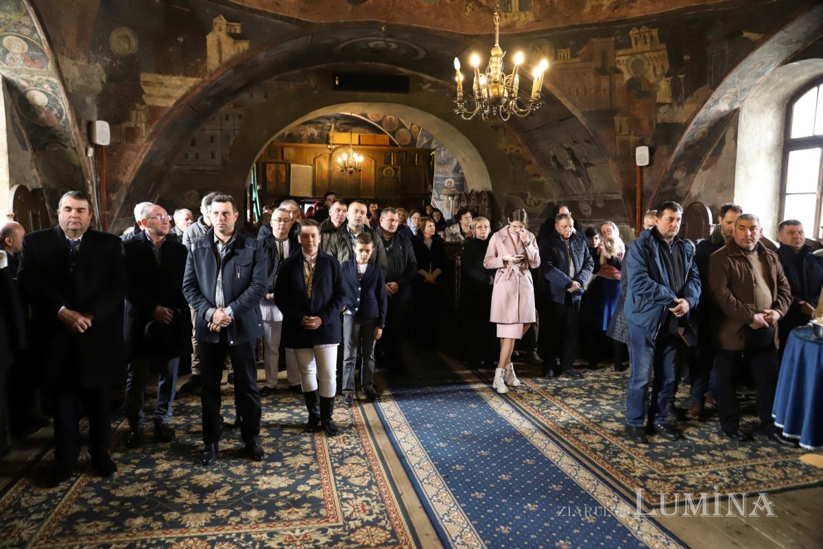 Liturghie arhierească în Biserica „Sfânta Treime” din Sibiel, judeţul Sibiu 324991