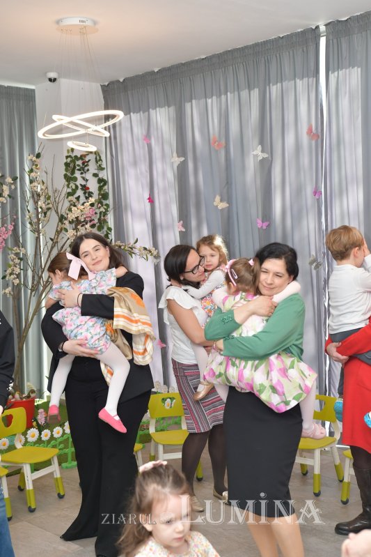 Copiii de la Grădiniţa Patriarhiei Române şi-au sărbătorit mamele 325405
