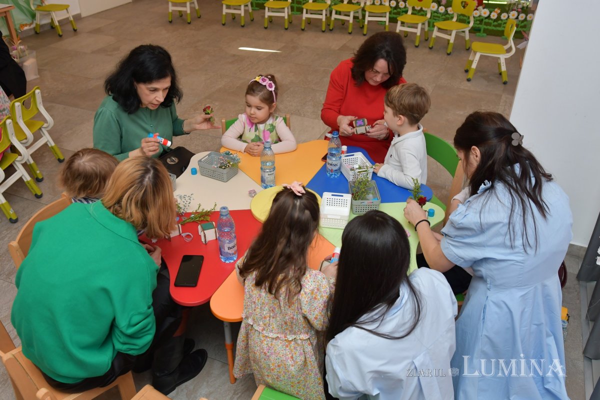 Copiii de la Grădiniţa Patriarhiei Române şi-au sărbătorit mamele 325406