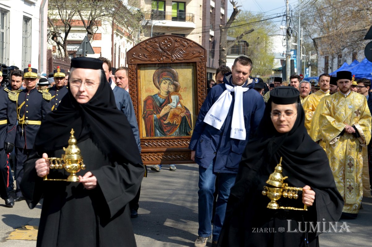 Sclipirile Luminii: Pelerinaje la Duminica Ortodoxiei 325344