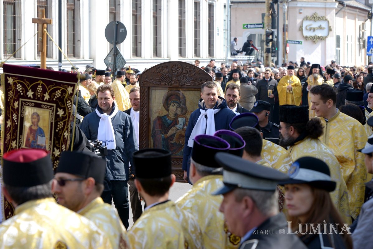 Sclipirile Luminii: Pelerinaje la Duminica Ortodoxiei 325345