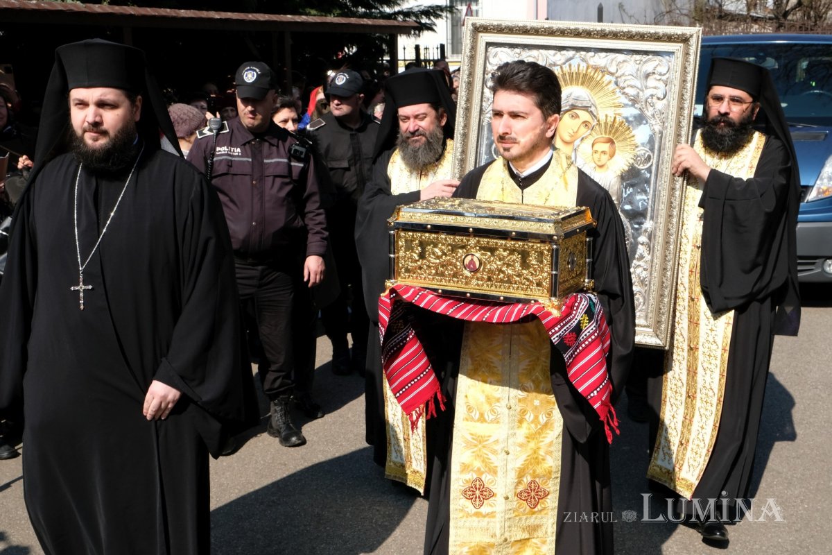 Sclipirile Luminii: Pelerinaje la Duminica Ortodoxiei 325348