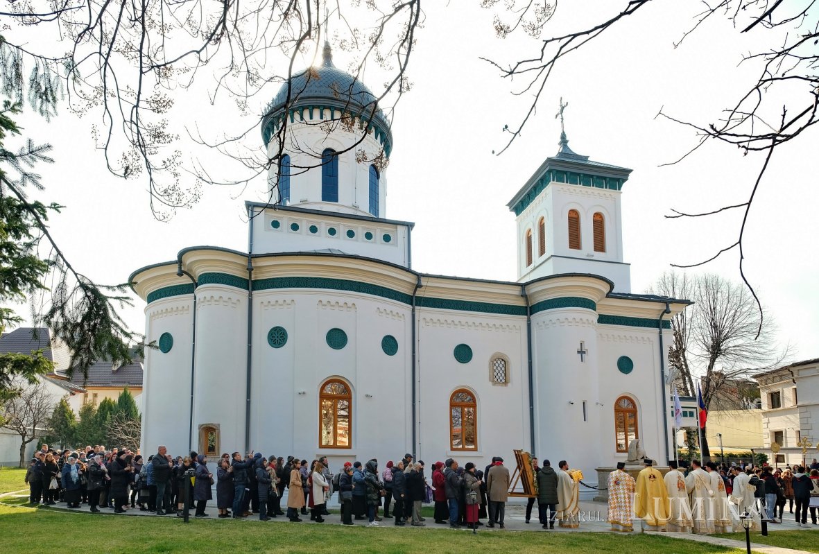 Sclipirile Luminii: Pelerinaje la Duminica Ortodoxiei 325349