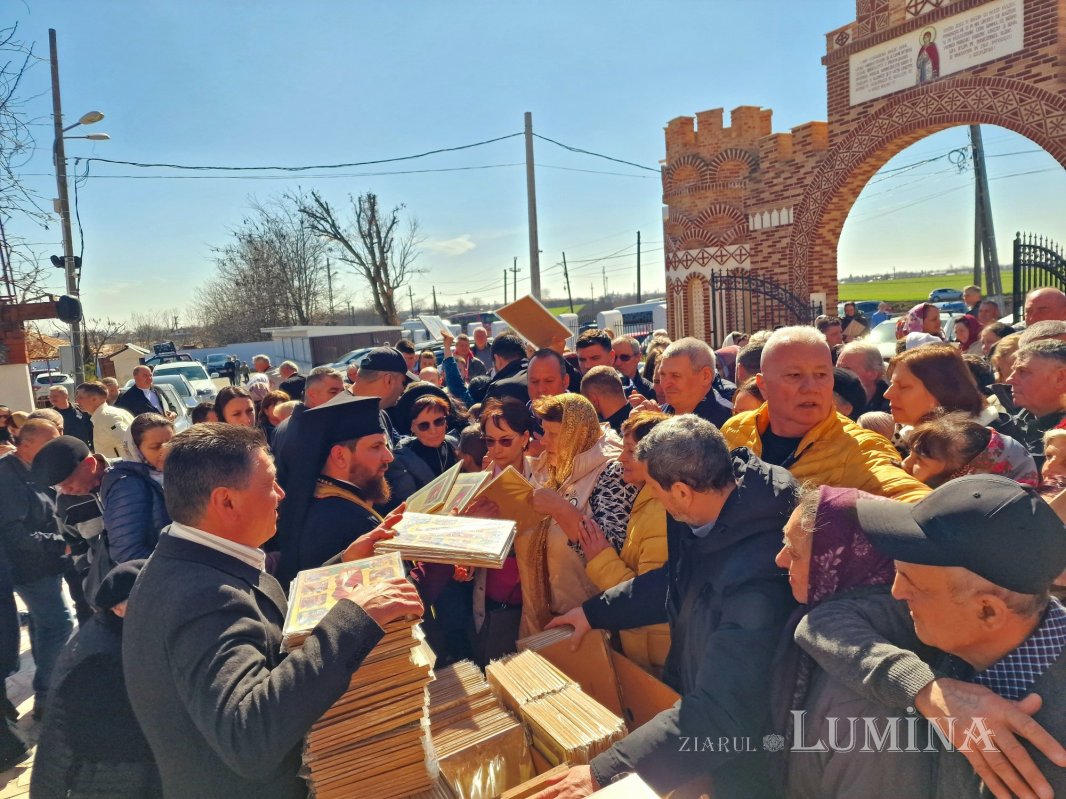 Procesiune cu icoane la mănăstirea teleormăneană Pantocrator 325575