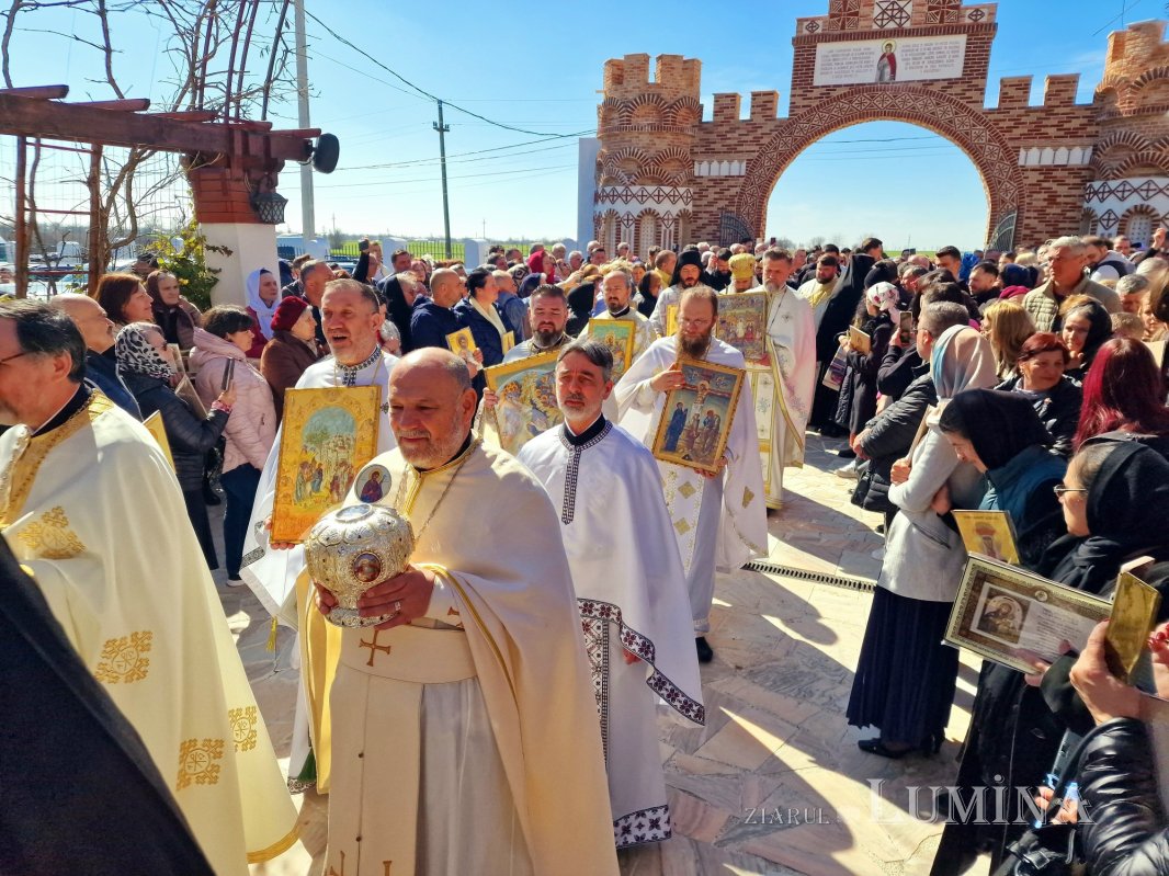 Procesiune cu icoane la mănăstirea teleormăneană Pantocrator 325576