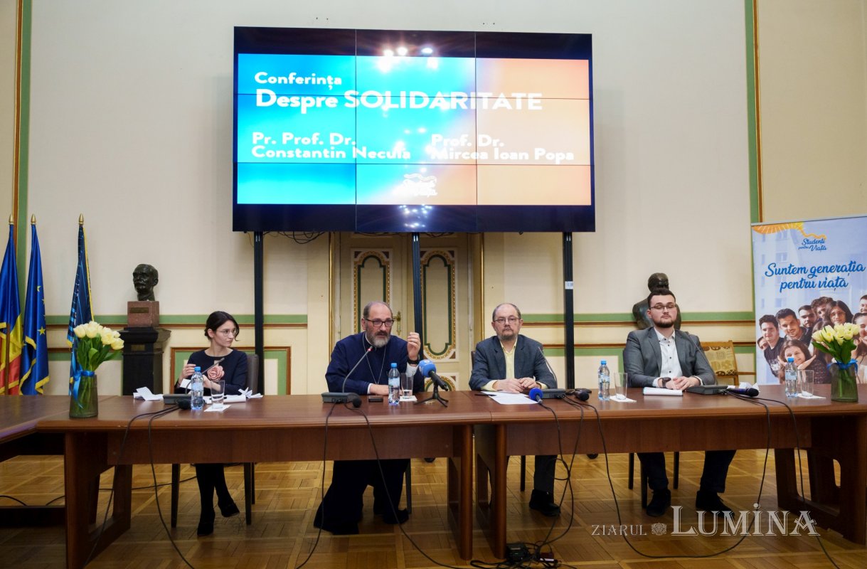 Solidaritatea creștină, temă abordată de teologi și medici   325854