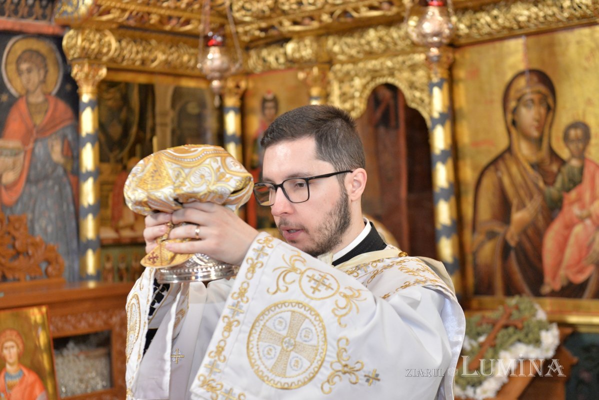 „Jertfa Crucii și slava Învierii sunt nedespărțite” 326534