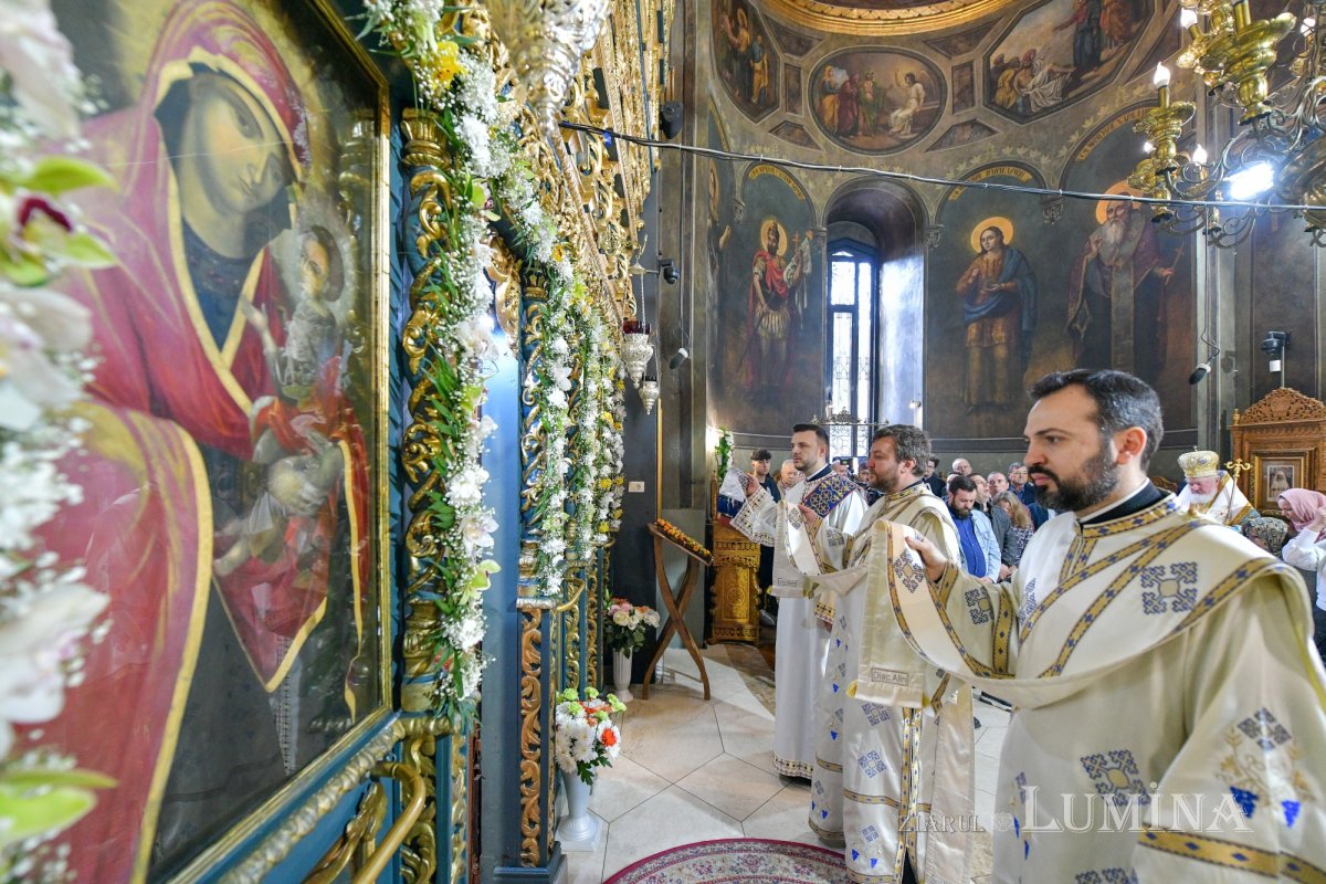 Momente de bucurie la hramul istoric al Bisericii Domnești din București 326833