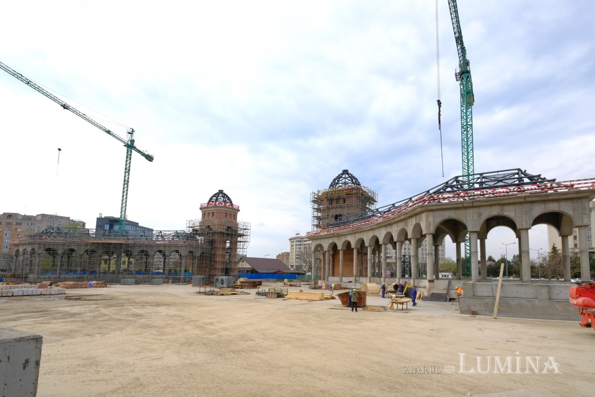 Pregătiri pentru montarea crucii pe turla mare a Catedralei Naționale 326967