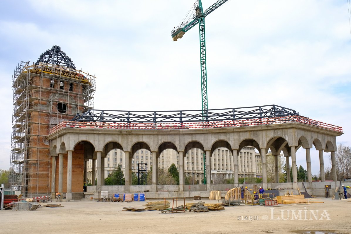 Pregătiri pentru montarea crucii pe turla mare a Catedralei Naționale 326969