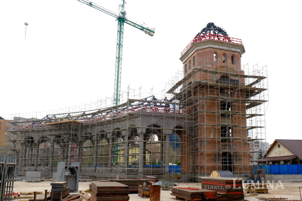 Pregătiri pentru montarea crucii pe turla mare a Catedralei Naționale 326970