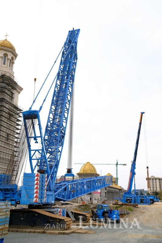 Pregătiri pentru montarea crucii pe turla mare a Catedralei Naționale 326979