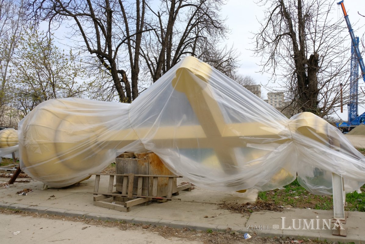 Pregătiri pentru montarea crucii pe turla mare a Catedralei Naționale 326985