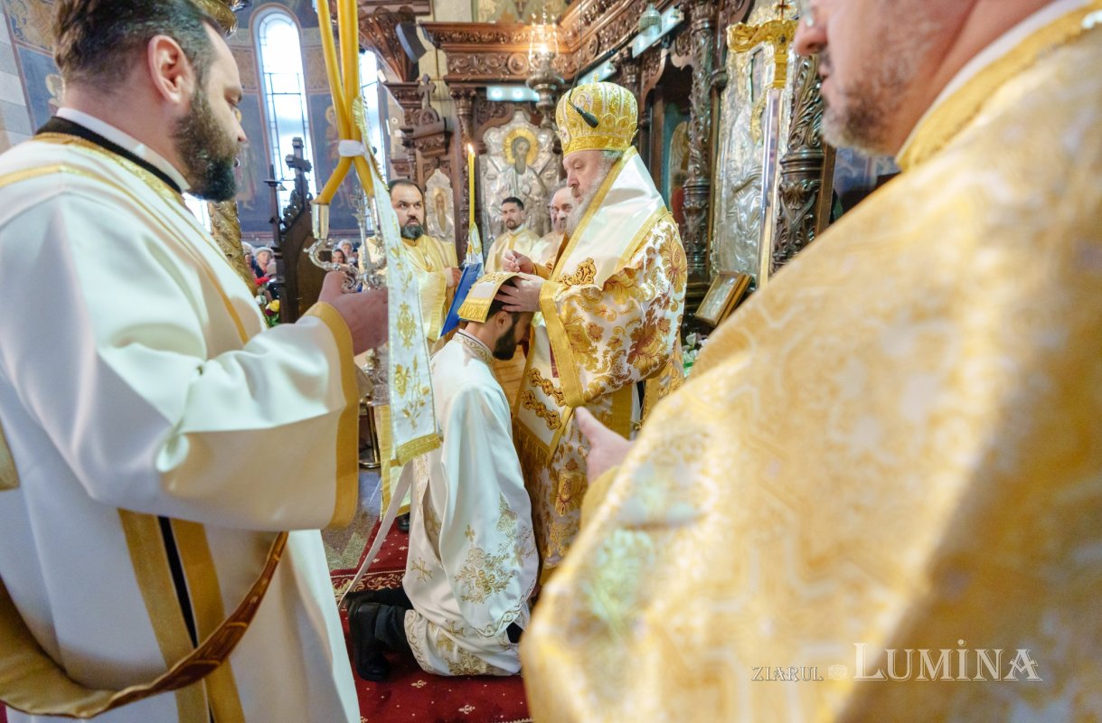 Hirotonie întru preot la Parohia „Sfântul Dumitru”-Colentina 327327