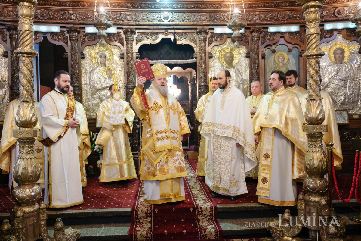 Hirotonie întru preot la Parohia „Sfântul Dumitru”-Colentina 327328