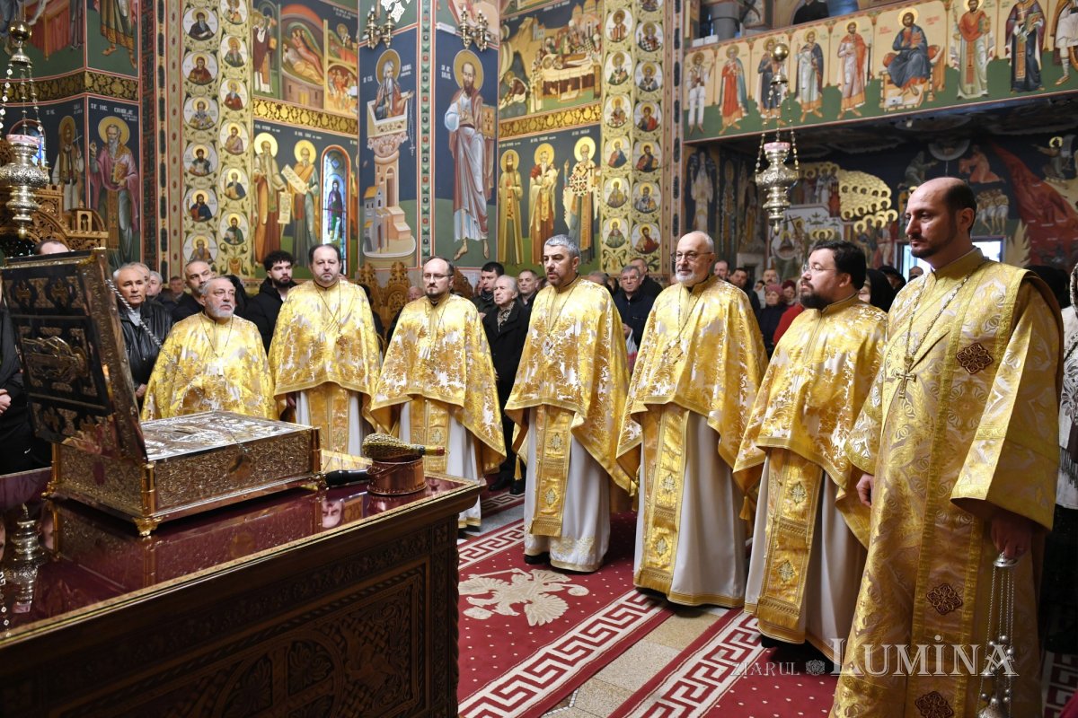 Moaștele Sfintei Cuvioase Olimpiada la o parohie din Capitală 327255