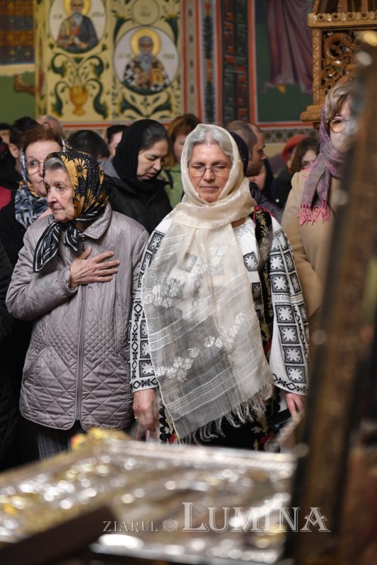 Moaștele Sfintei Cuvioase Olimpiada la o parohie din Capitală 327257