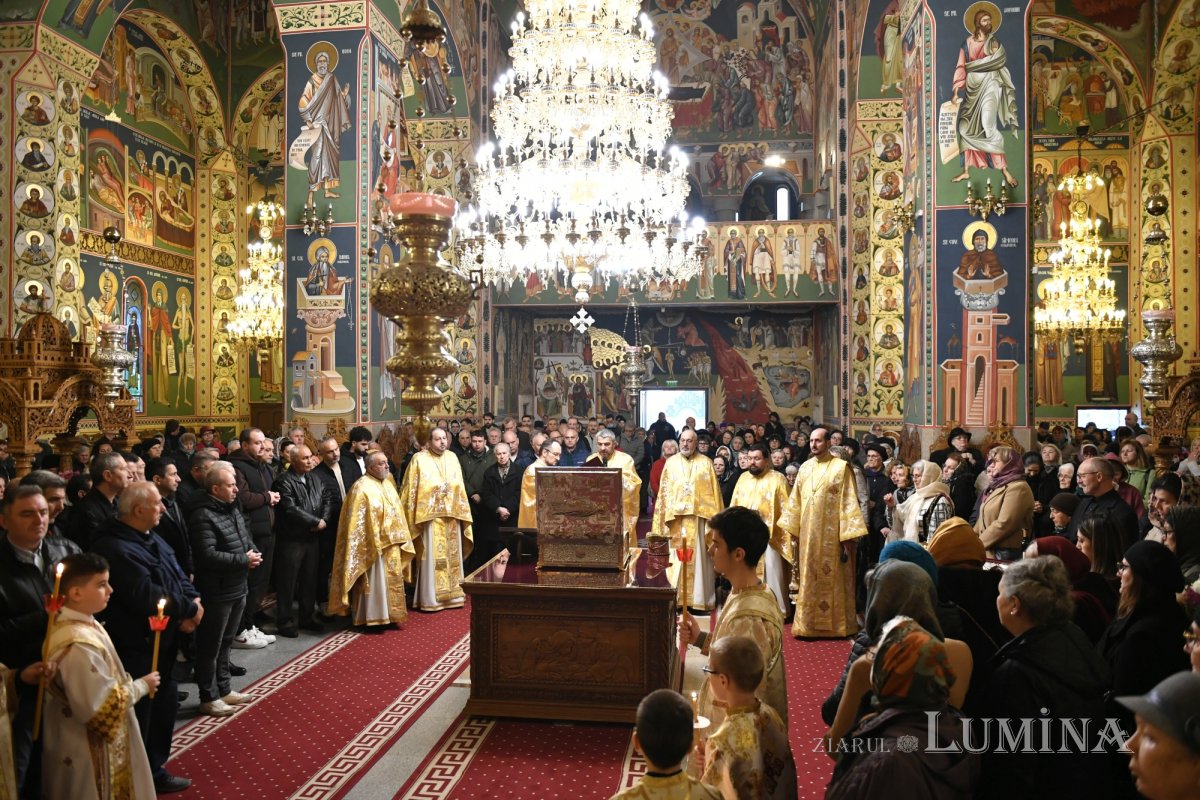 Moaștele Sfintei Cuvioase Olimpiada la o parohie din Capitală 327259