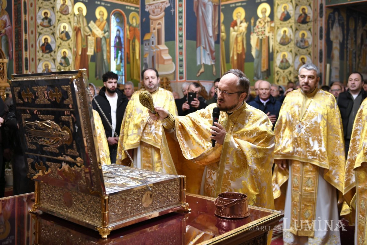 Moaștele Sfintei Cuvioase Olimpiada la o parohie din Capitală 327261