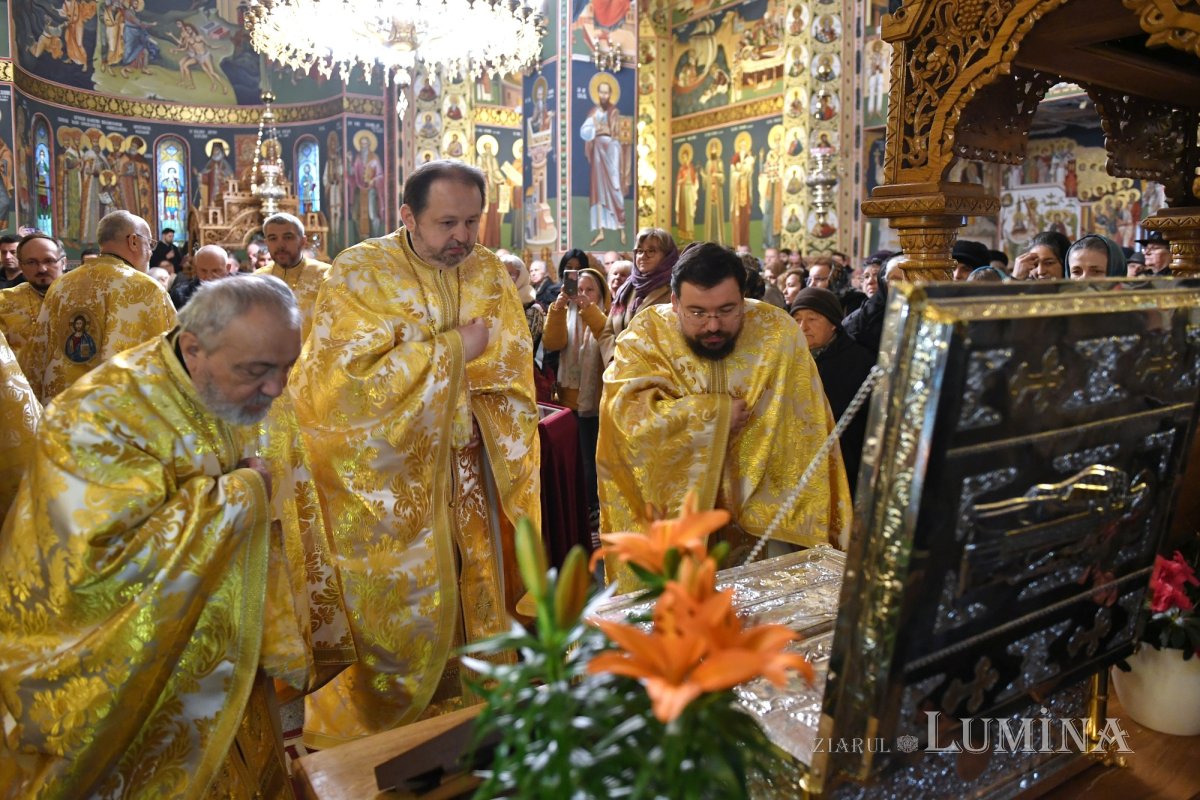 Moaștele Sfintei Cuvioase Olimpiada la o parohie din Capitală 327264