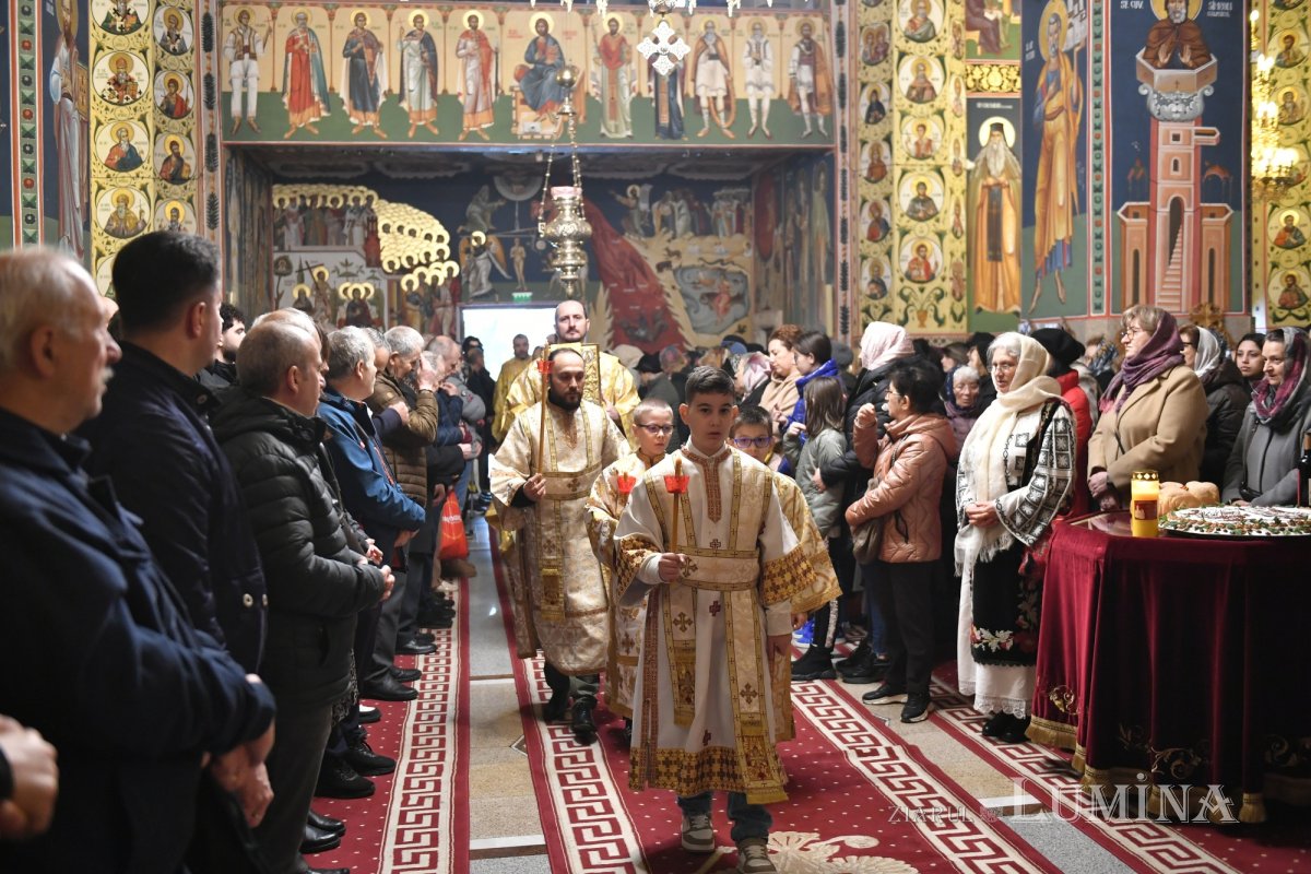 Moaștele Sfintei Cuvioase Olimpiada la o parohie din Capitală 327266