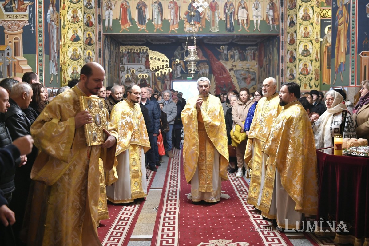 Moaștele Sfintei Cuvioase Olimpiada la o parohie din Capitală 327267