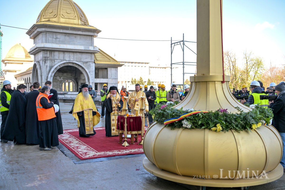 Moment istoric pe șantierul Catedralei Naţionale 327927
