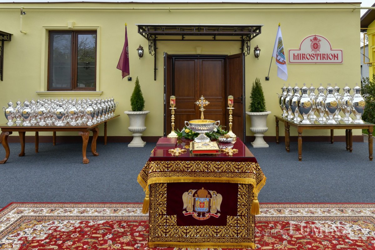 A început pregătirea Sfântului și Marelui Mir în Capitală 328645